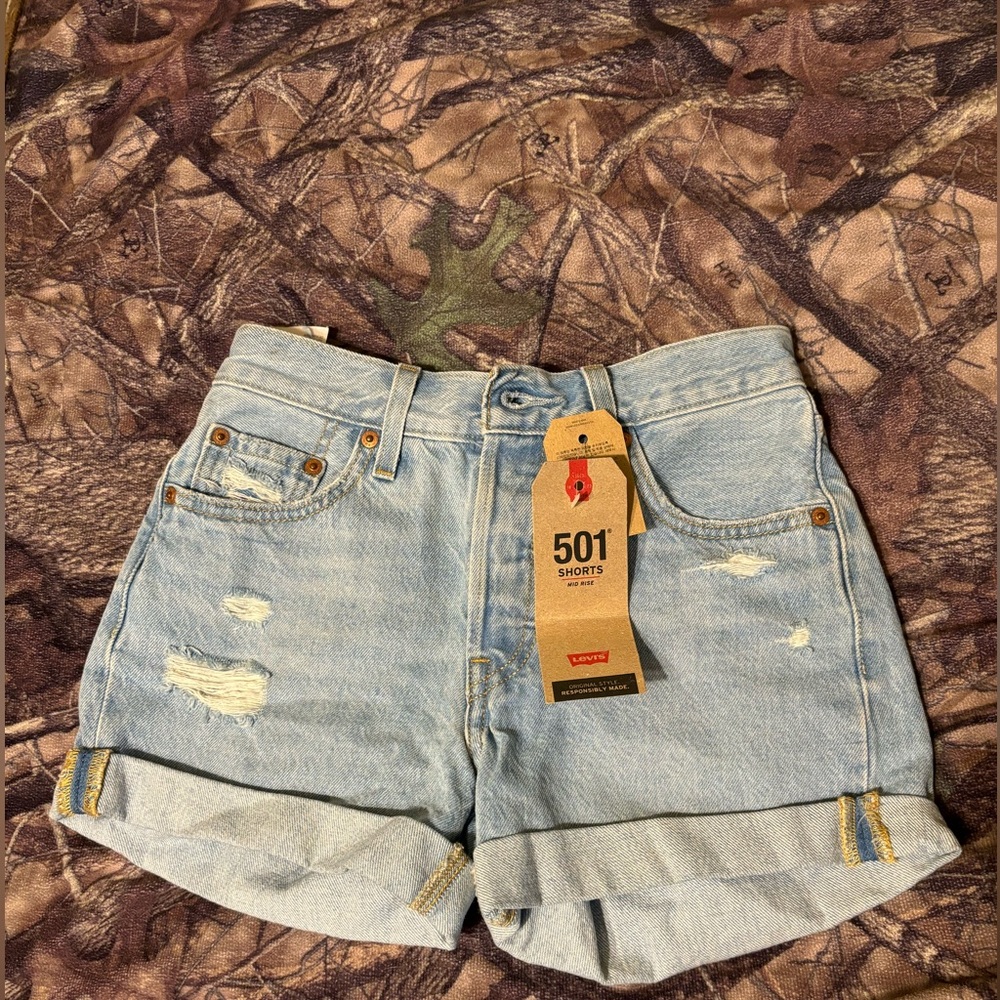 Levi’s 501 Mid rise women’s shorts size 24